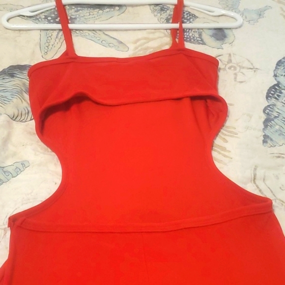 RED DRESS - Picture 4 of 5